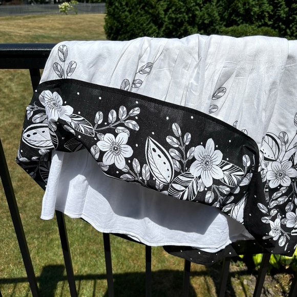 Vintage GH Bass & Co White and Black Floral Print Skirt - pristine cond - Size 6 - Picture 6 of 8